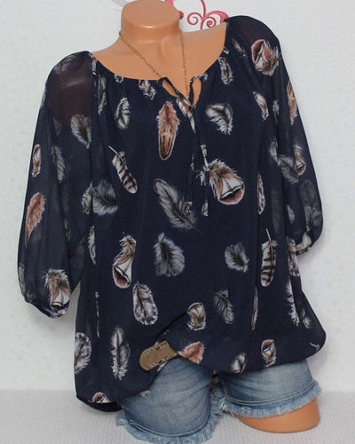 Maud | Losvallende blouse met verenprint