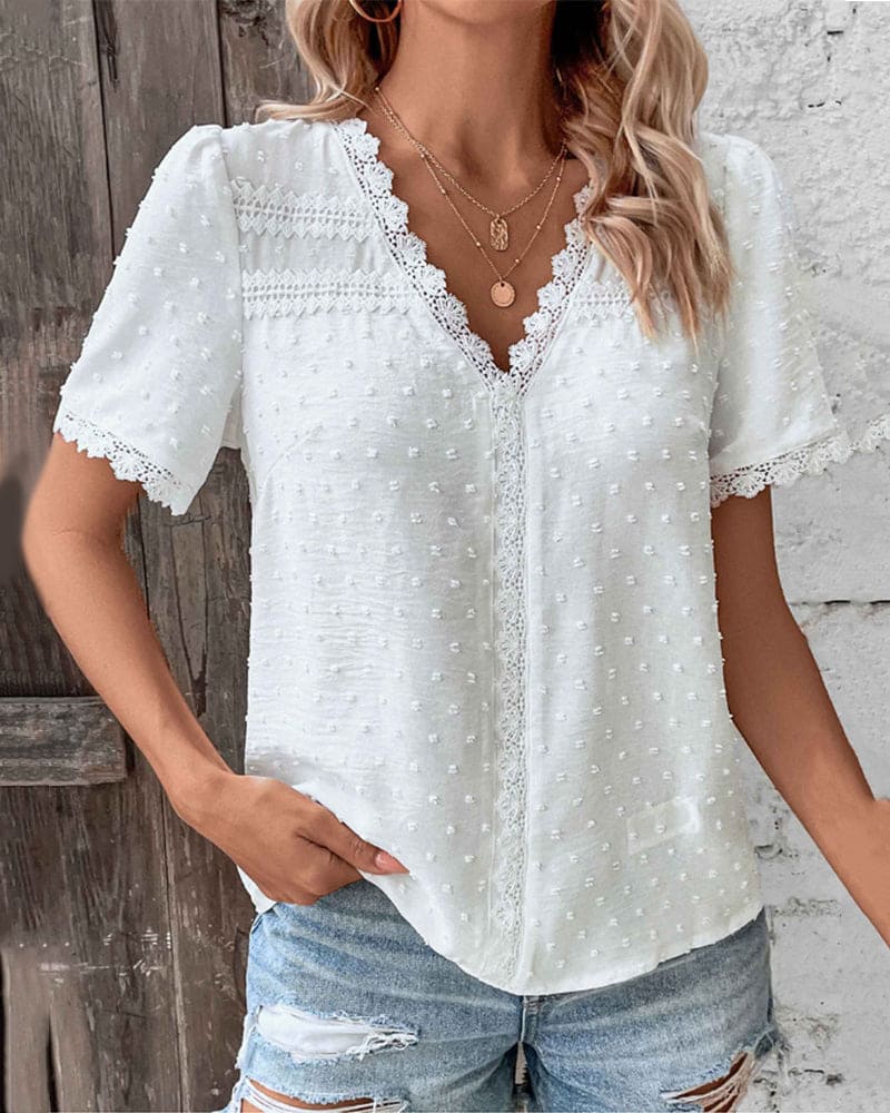 Romy | Kanten Blouse Met Korte Mouwen En Een V-hals