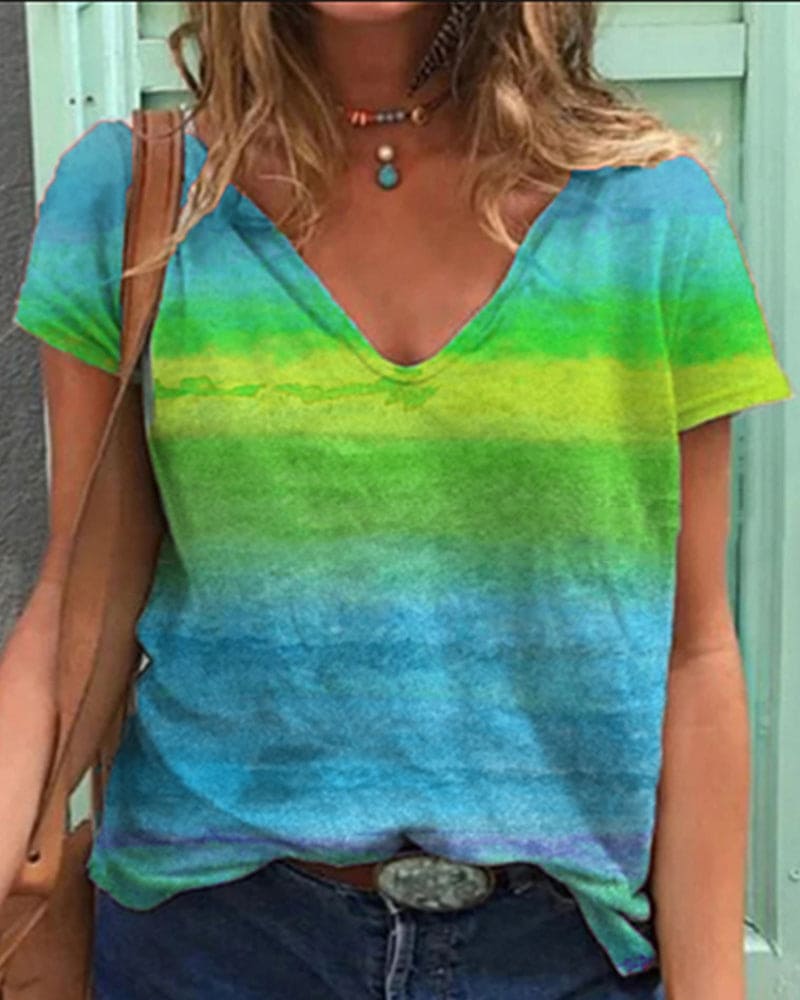 Nova | Luchtig T-shirt Met V-hals En Regenboogprint