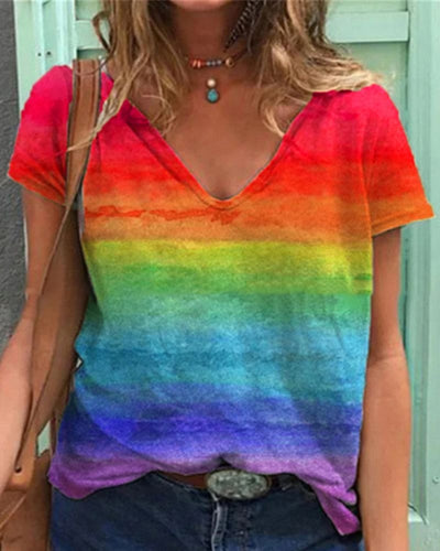 Nova | Luchtig T-shirt Met V-hals En Regenboogprint