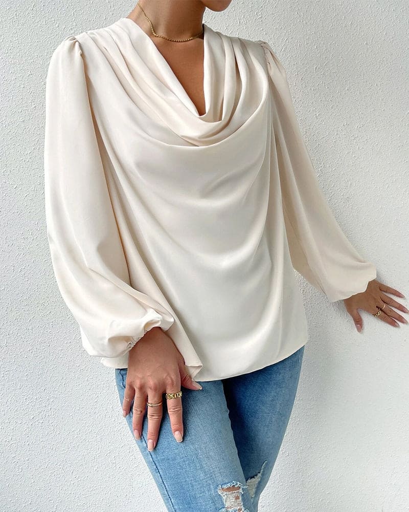 Demi - Een effen blouse met een V-hals