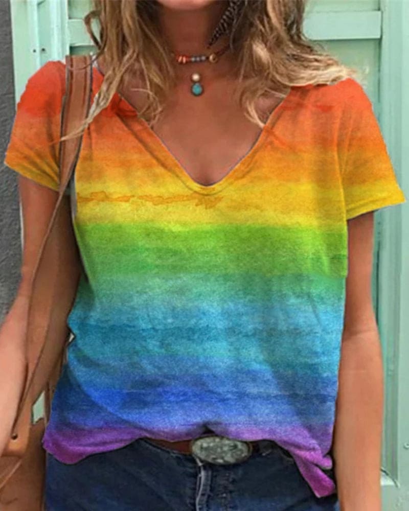 Nova | Luchtig T-shirt Met V-hals En Regenboogprint