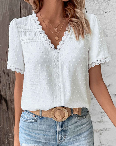 Romy | Kanten Blouse Met Korte Mouwen En Een V-hals