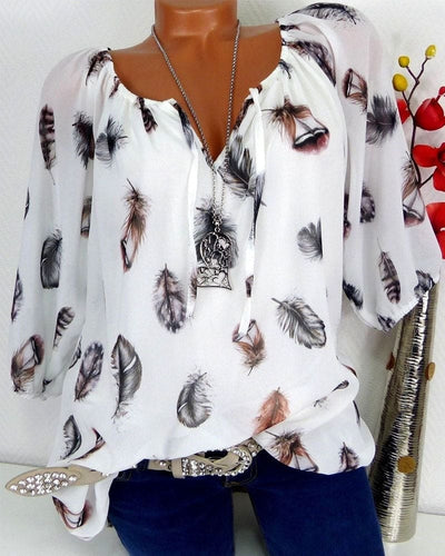 Maud | Losvallende blouse met verenprint