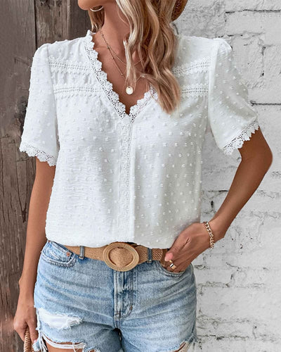 Romy | Kanten Blouse Met Korte Mouwen En Een V-hals