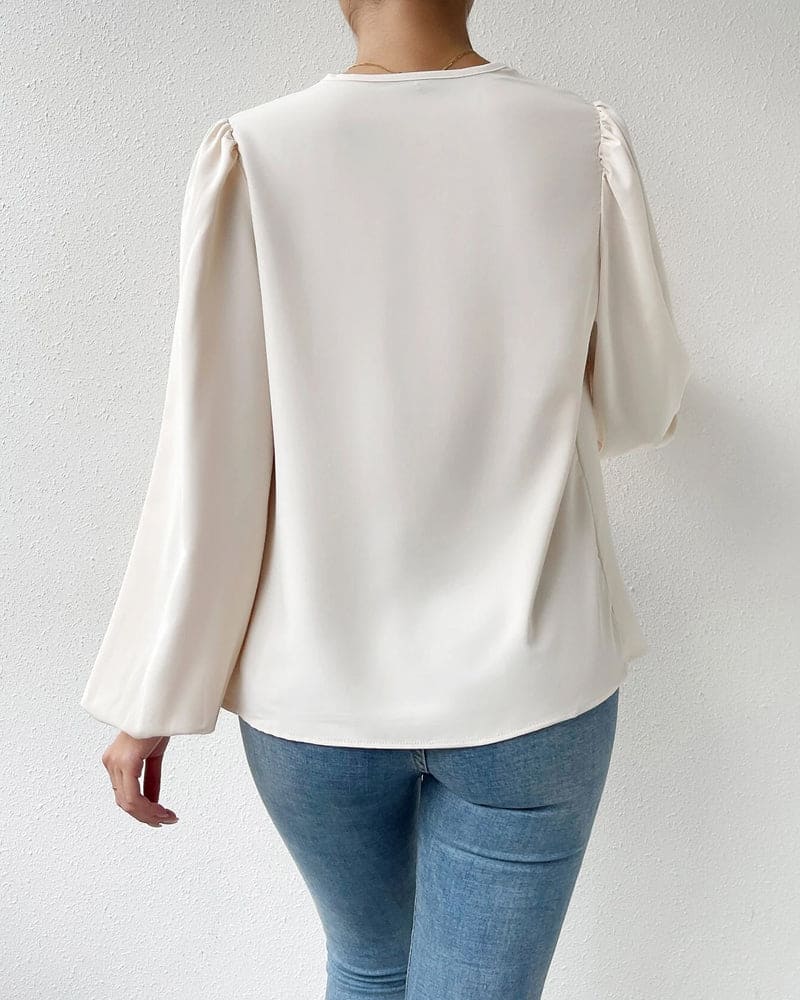 Demi - Een effen blouse met een V-hals