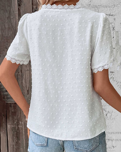 Romy | Kanten Blouse Met Korte Mouwen En Een V-hals