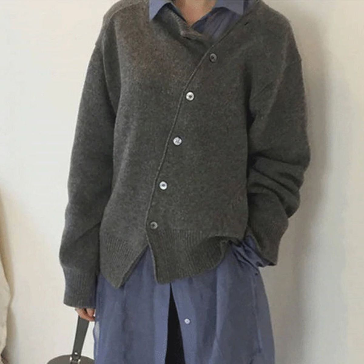 Lia - Comfortabele  vest met Speelse Knoopsluiting