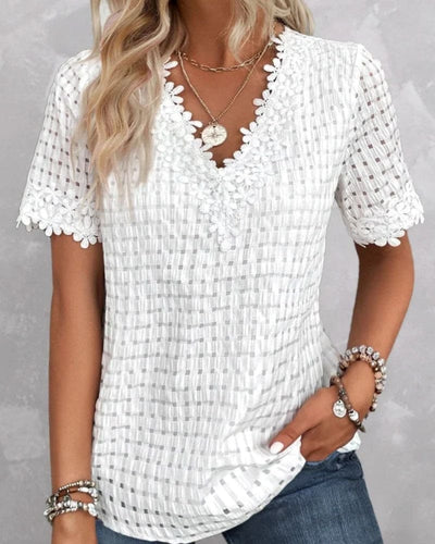 Lynn | Shirt Met Een V-hals In Één Egale Kleur