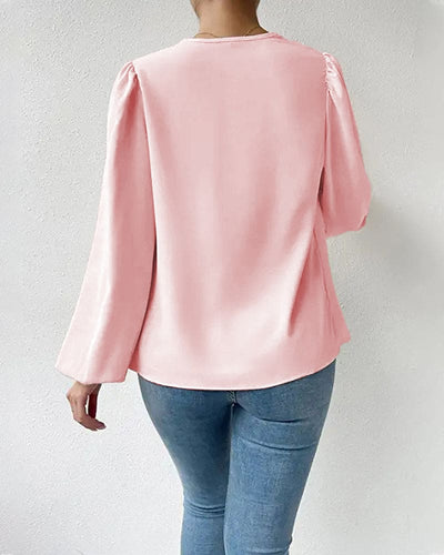 Demi - Een effen blouse met een V-hals