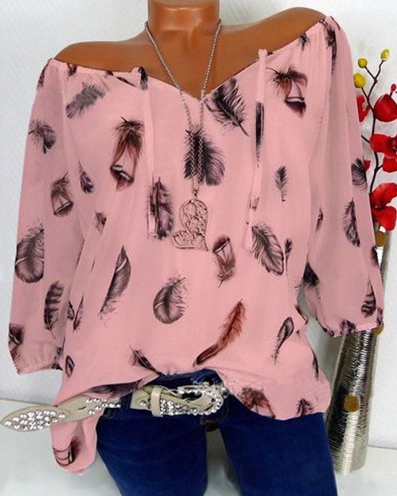 Maud | Losvallende blouse met verenprint
