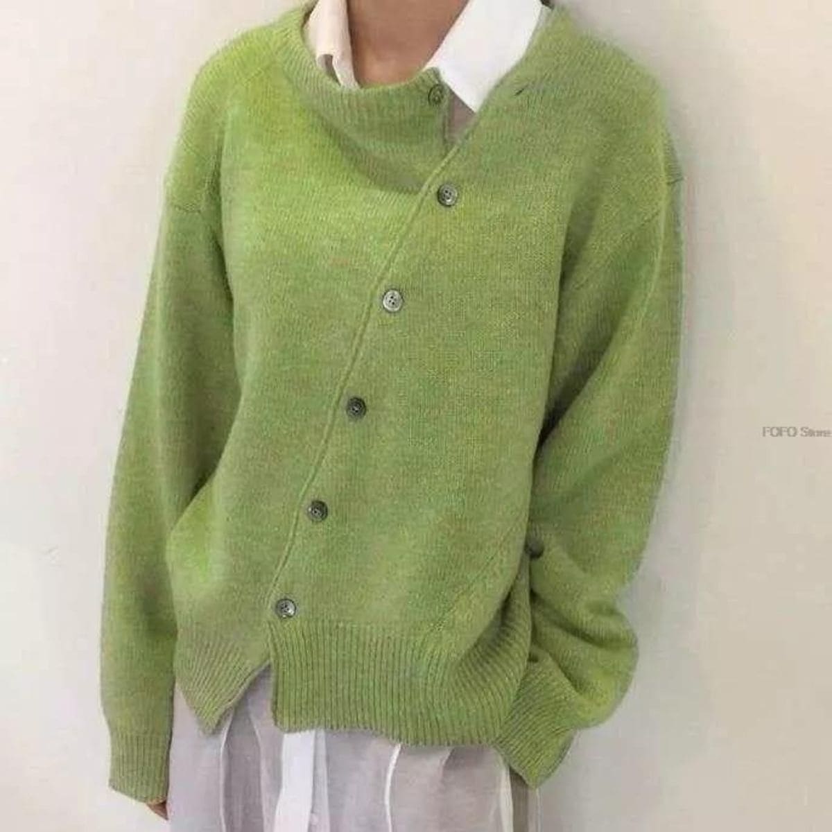 Lia - Comfortabele  vest met Speelse Knoopsluiting