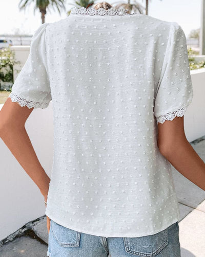 Romy | Kanten Blouse Met Korte Mouwen En Een V-hals