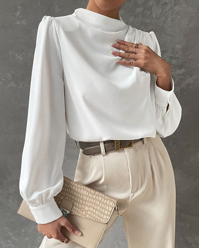 Isa - Een effen blouse met een gerimpelde kraag en een opstaande kraag