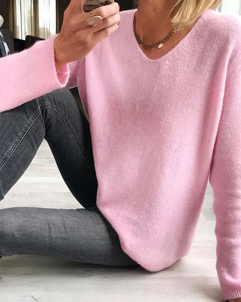 Mila | Een eenvoudige trui met lange mouwen in een effen kleur
