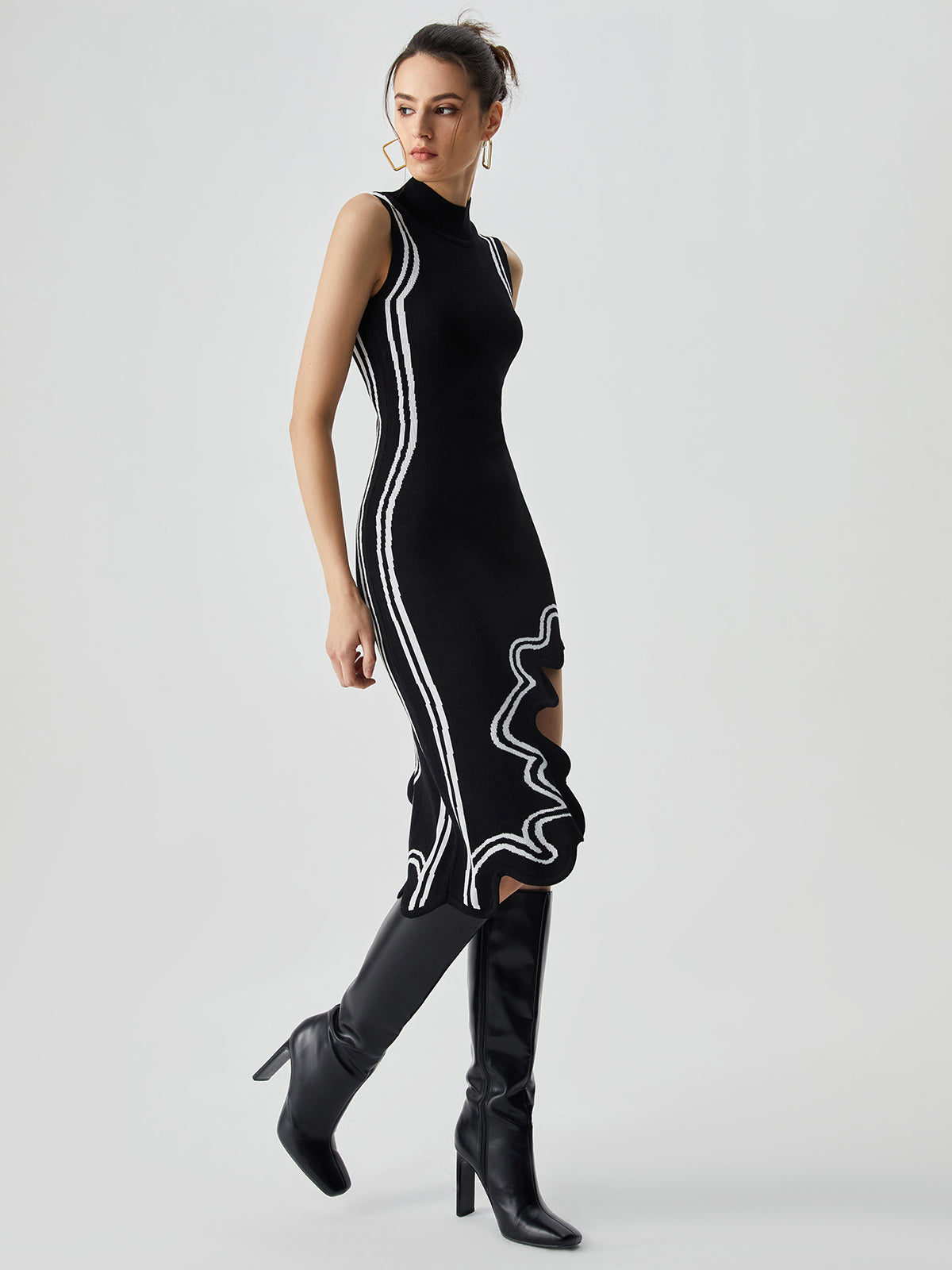 Tessel | Gebreide midi-jurk met asymmetrische contrasterende bies
