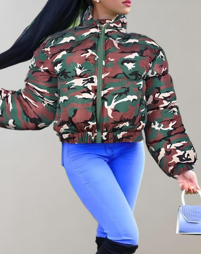Anna - Warm en dik camouflage winterjas met geribde mouwen, hoge halslijn en ritssluiting