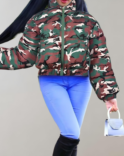 Anna - Warm en dik camouflage winterjas met geribde mouwen, hoge halslijn en ritssluiting