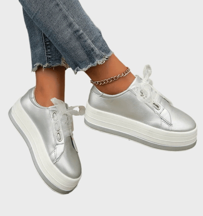 Nora | Glanzende sneakers met veters en dikke tussenzolen