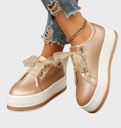 Nora | Glanzende sneakers met veters en dikke tussenzolen