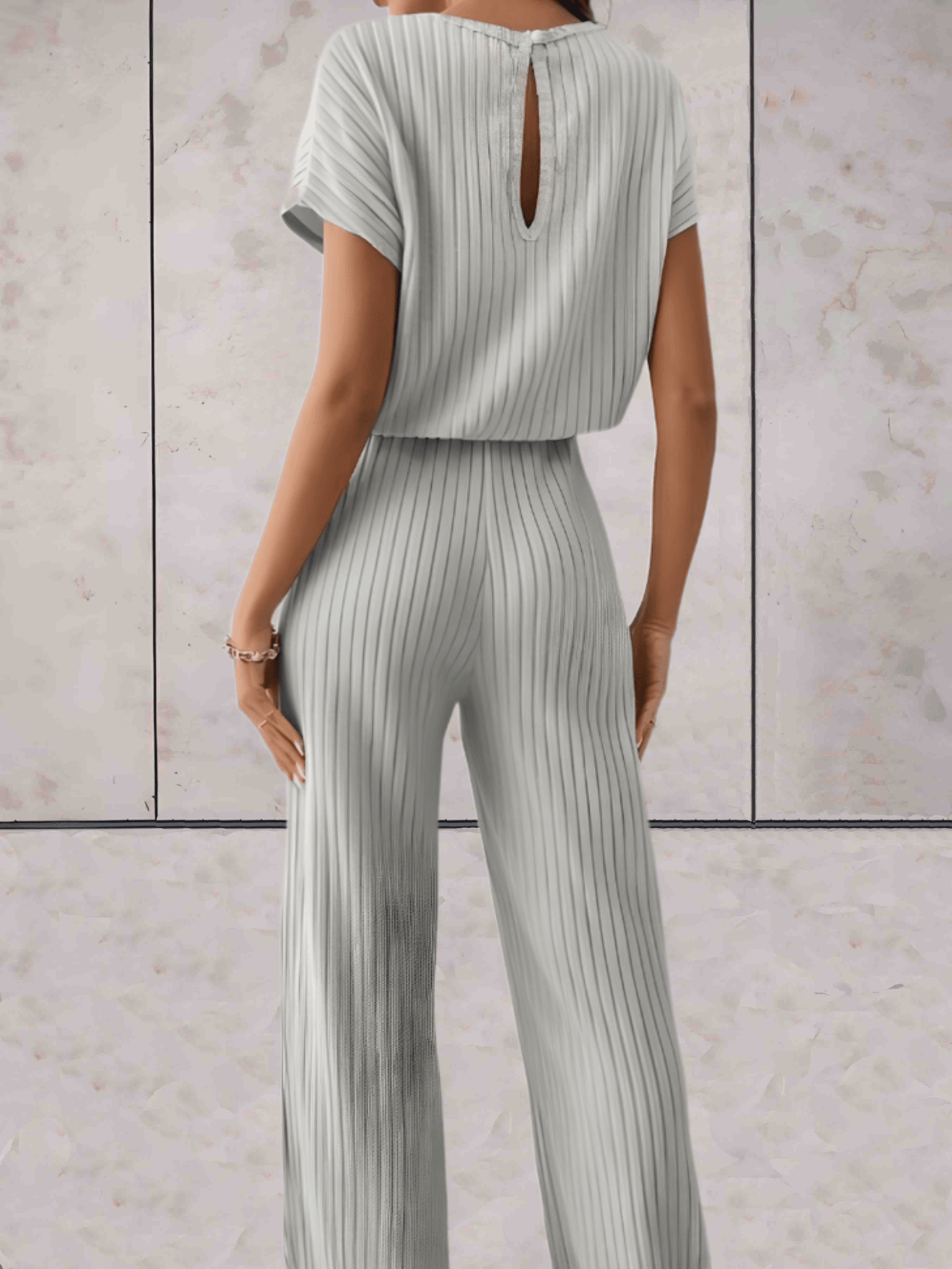 Polly - Effen jumpsuit met korte mouwen en geribbeld design