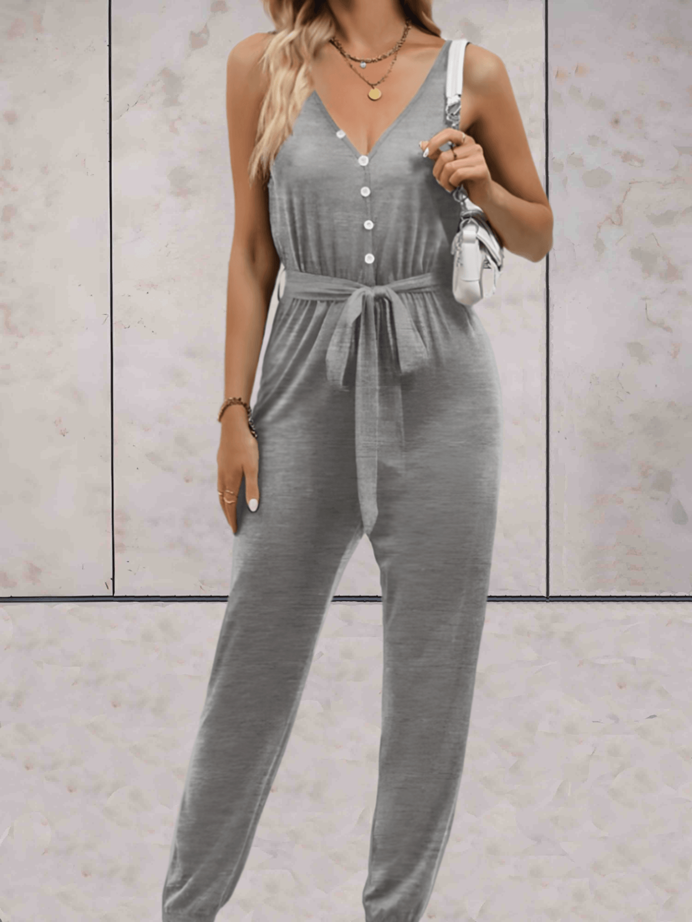 Priga -  Effen jumpsuit met lage v-uitsnijding en mouwloze strikbandjes