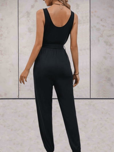 Priga -  Effen jumpsuit met lage v-uitsnijding en mouwloze strikbandjes