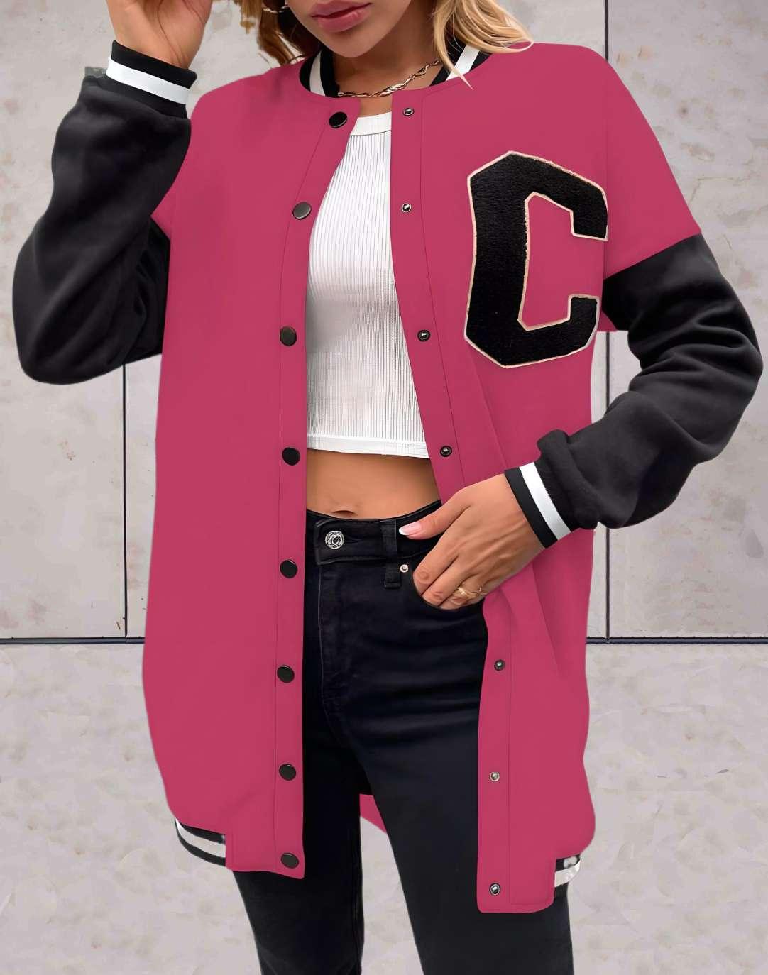 Rharie - oversized varsity-achtige jas in 3 kleuren, met knopen en geborduurde letter op de voorkant