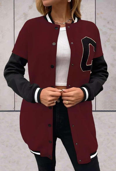 Rharie - oversized varsity-achtige jas in 3 kleuren, met knopen en geborduurde letter op de voorkant