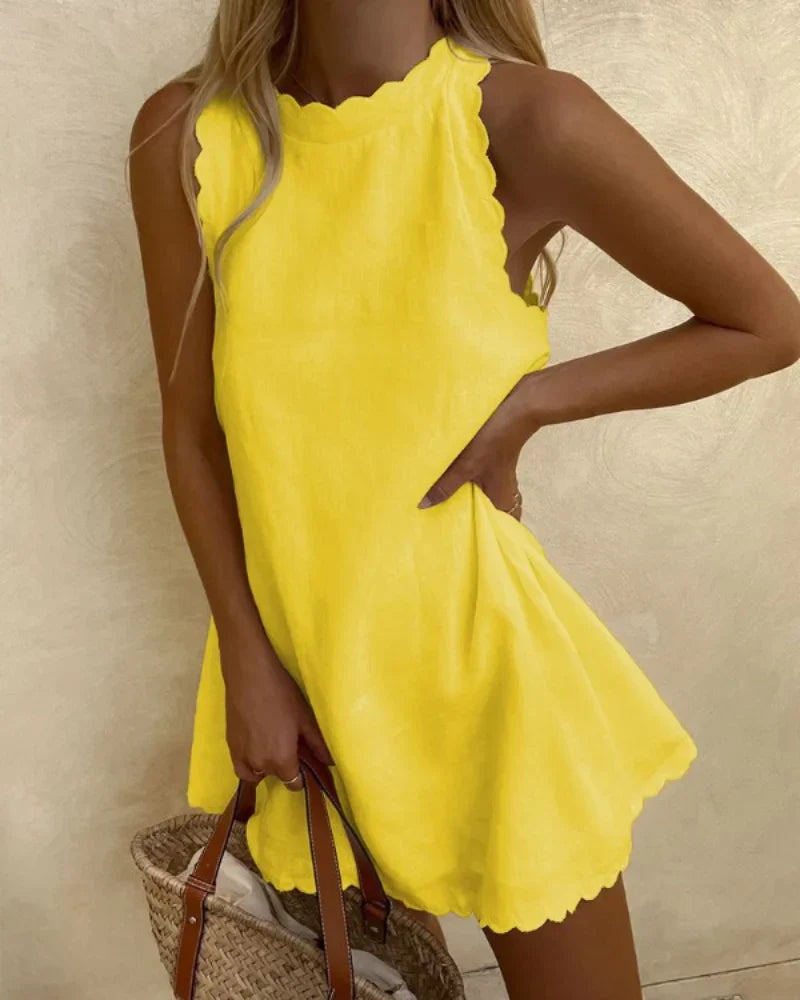Alyssa - Chic mouwloos geschulpte mini jurk