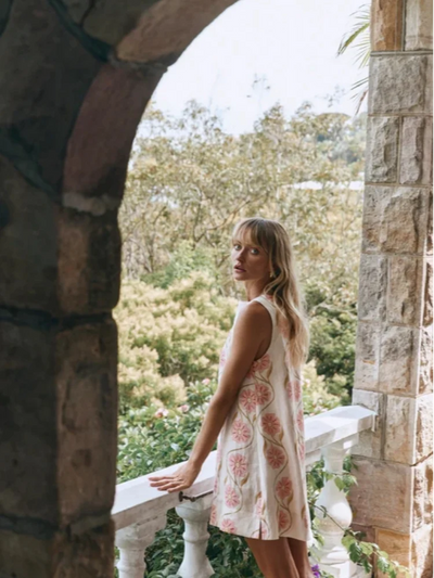 Anne - Elegante Jurk met Bloemenprint en Verfijnde Split