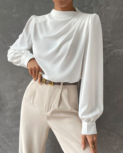 Isa - Een effen blouse met een gerimpelde kraag en een opstaande kraag