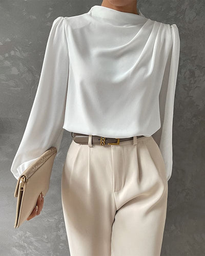Isa - Een effen blouse met een gerimpelde kraag en een opstaande kraag